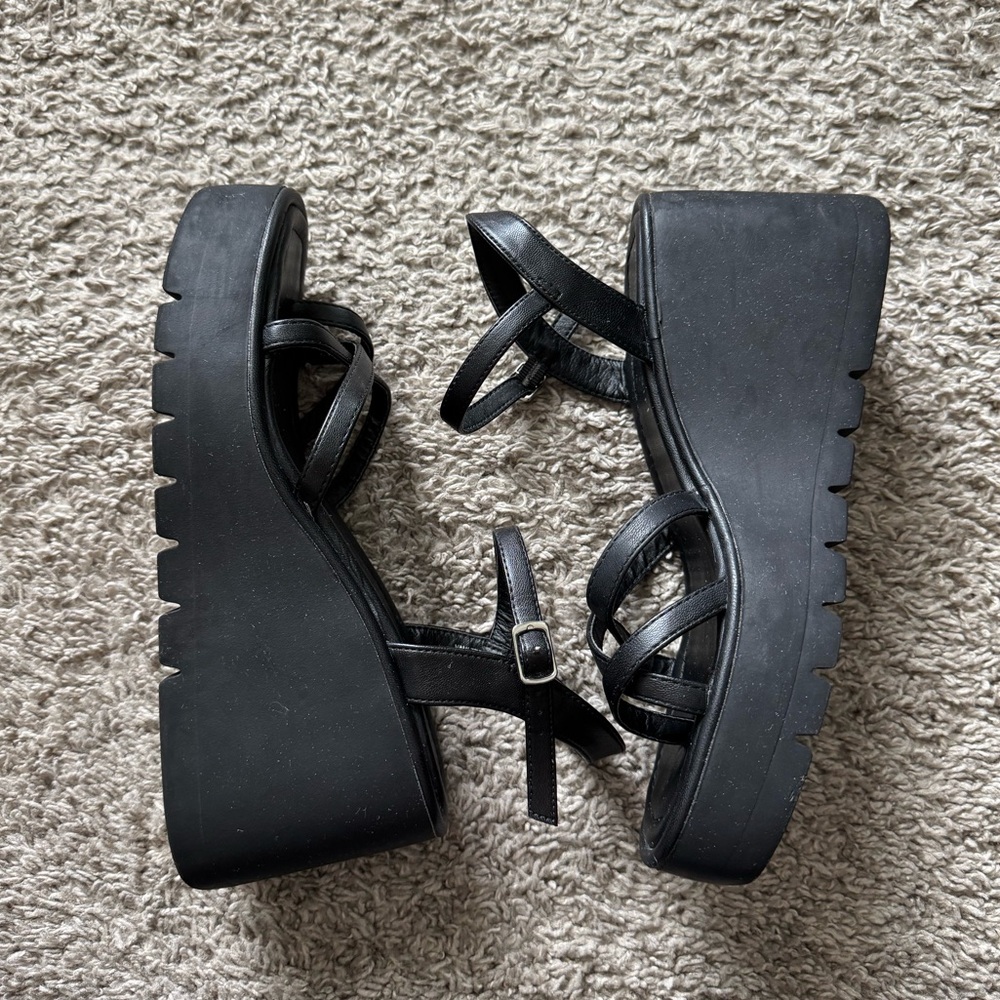 Madden Girl Vaultt Wedge